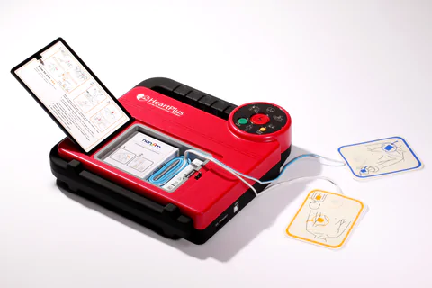 NanoomTech-HeartPlus-NT-180-Front-AED-with-pads.png